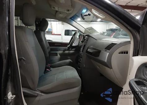 2010 Chrysler Town & Country Touring z USA, uszkodzony, nr VIN 2A4RR5D16AR432395